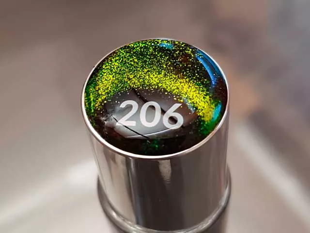 Naklejka 3D wypukła na nakrętki lakierów do paznokci.